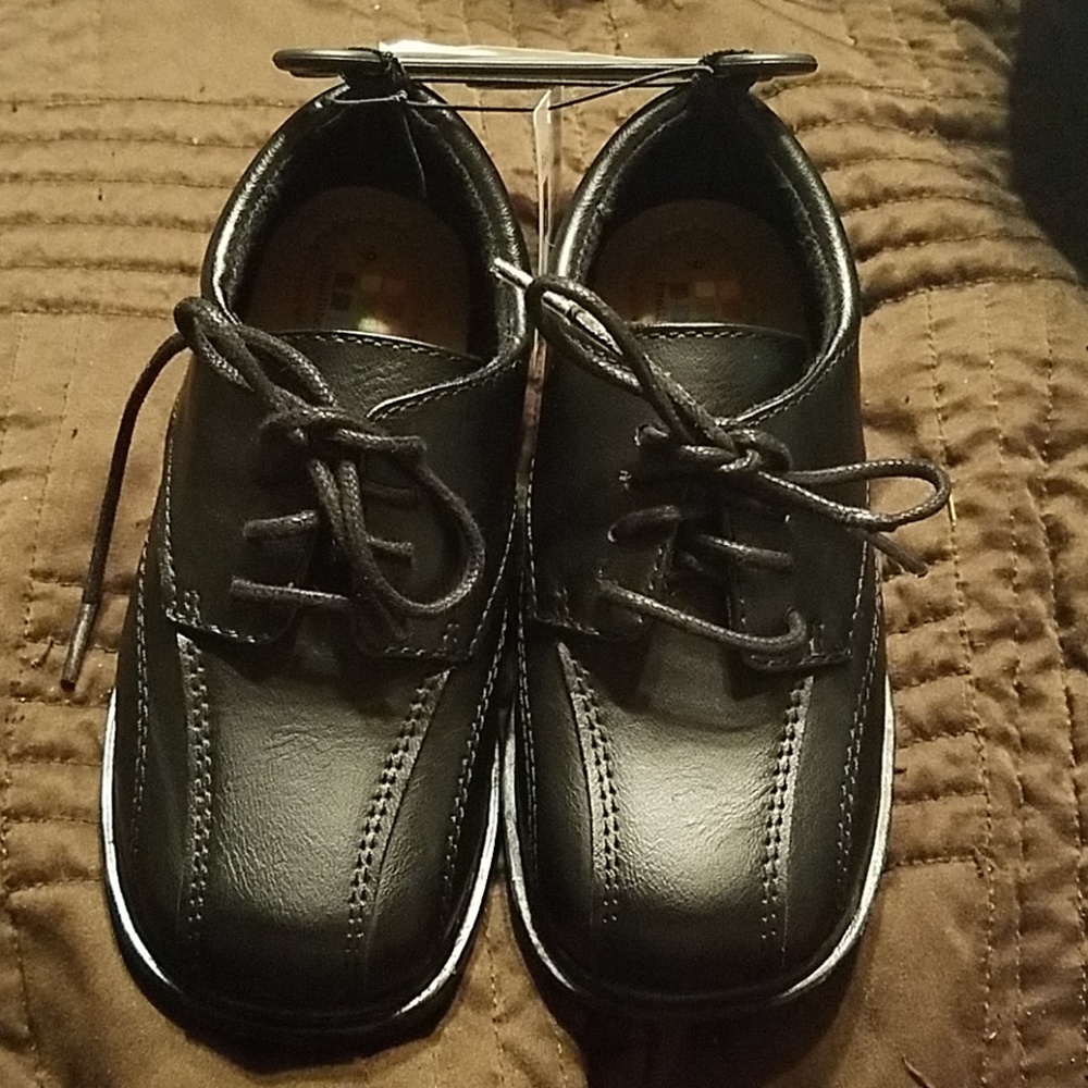 Lace up dress shoes